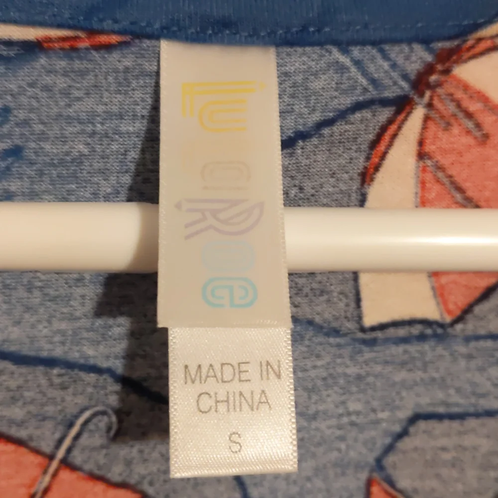 LuLaRoe Classic T Womens Umbrella Design Blue Red White Top Size Small - Picture 3 of 7